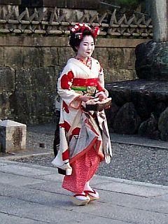 Geisha seen in Kiyomizu dera temple