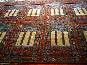 Tapis de prière dans la mosquée bleue