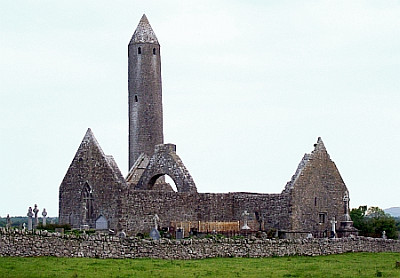 Round tower and ruins of the monastery